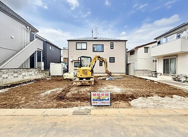 周囲に高い建物のないエリア。空が大きく感じます。