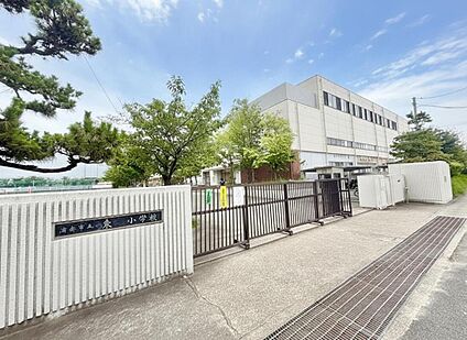 東小学校 646ｍ