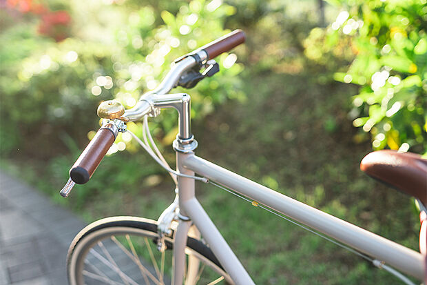 【【サイクルポート】】通勤・通学やお買い物をよりスムーズにしてくれる自転車を停めるスペースも各邸にご用意しています。駐輪場所を確保することで、アプローチ部分がすっきりします。