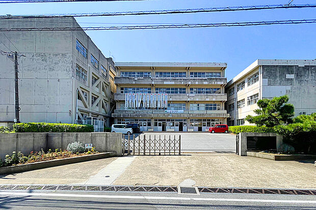 松戸市立六実中学校(現地より徒歩4分)