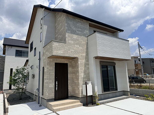 長期優良住宅認定取得に裏付けられた耐震・耐久・省エネ性能に加え、
住み始めてからもその安心が長く続くようにサポート体制を完備。
永住の住まい品質にこだわり抜きました。
