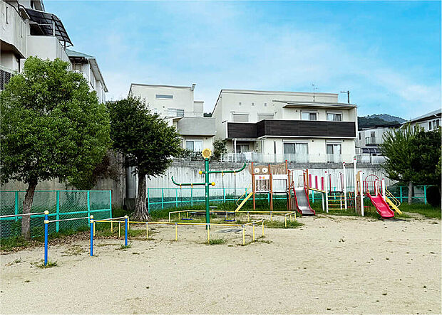 西畑公園(約200m)