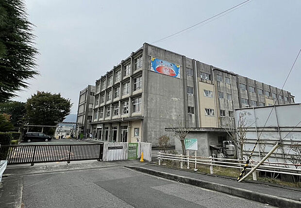 石山中学校(約1,600m)