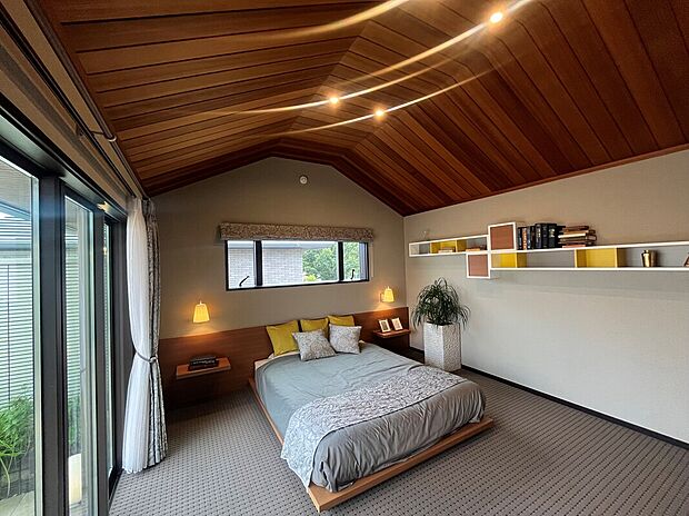 【大宮北展示場】ステラタウンのすぐ横にある総合住宅展示場です。大きな屋上庭園や勾配屋根が可愛らしい主寝室などをご覧いただけます。