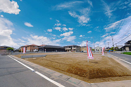 周辺は住宅やアパートが多く、閑静な住宅街です。