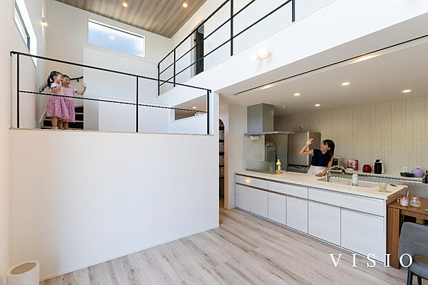 【家族がつながるスキップフロア】高低差を活かしたスキップフロアが、住まい全体に明るさと一体感をもたらします。