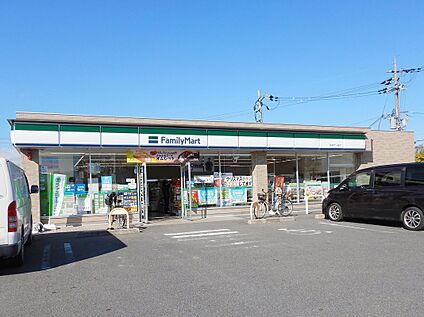 ファミリーマート彦根竹ヶ鼻店 約230～350m(徒歩約3～5分)