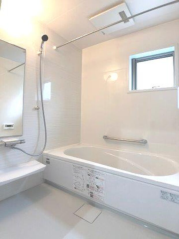 【風呂】ホーロー加工された1616サイズの浴室。傷がつきにくく、汚れも落ちやすく、キレイが長続きします。 ※同仕様写真。