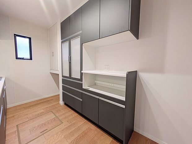 【キッチン】【キッチン】 忙しい毎日にうれしい、食洗機付き! 共働きのご夫婦にもおすすめの時短アイテムです。