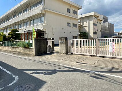 宇野小学校 約70m～80m(徒歩1分)