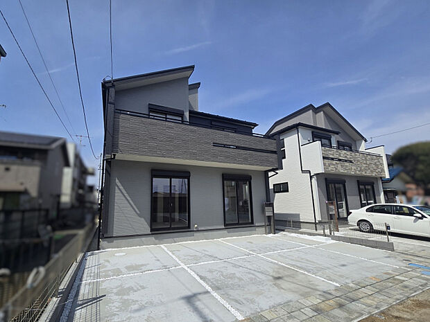 外観写真　R8.3.22　左:1号棟、右:2号棟　