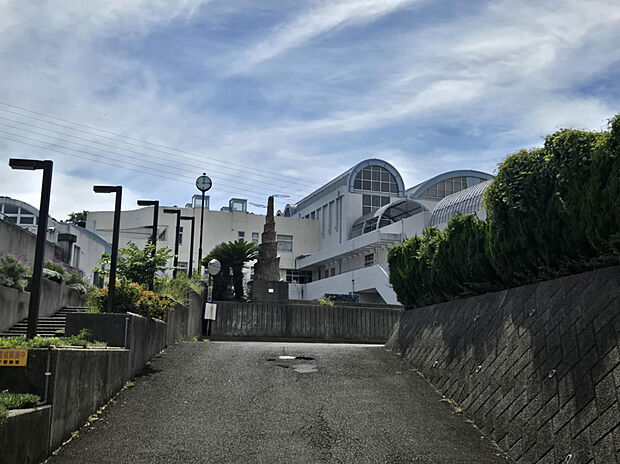 逗子市沼間中学校（約1,700m）