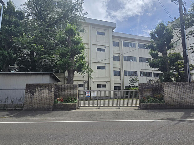 藤沢市立御所見中学校（約400m）