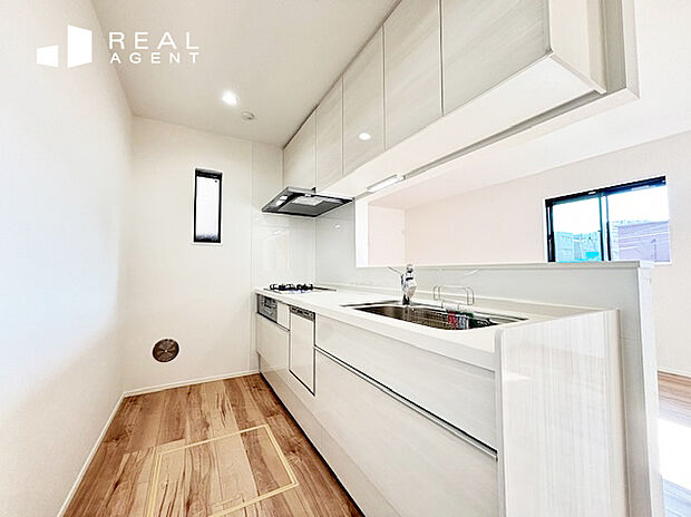 『A号棟キッチン』
リビングで過ごすご家族とコミュニケーションが取りやすく、孤立感のないキッチンスペースです♪