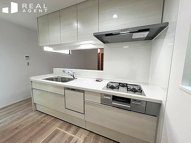 『キッチン』
リビングで過ごすご家族とコミュニケーションが取りやすく、孤立感のないキッチンスペースです♪