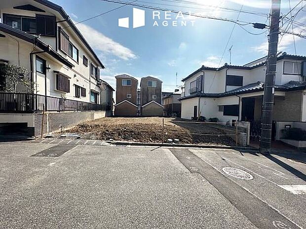 東戸塚駅周辺にはオーロラモールやオリンピックなどの大型商業施設が建ち並び、一日中遊ぶことができます。ファーストフード店なども数多くありお子様連れの方のお出かけ先にも。