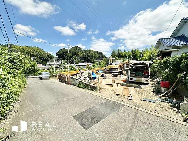 小机駅徒歩約24分。市街化調整区域ならではの閑静で暮らしやすい住環境が魅力。参考プランもご用意しております。
