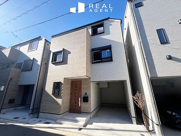 【現地外観写真】堂々完成しました!
海と駅が徒歩8分、便利で楽しい立地♪
建物完成、本日すぐご見学頂けます!
お気軽にご見学予約、お申し付け下さい!!