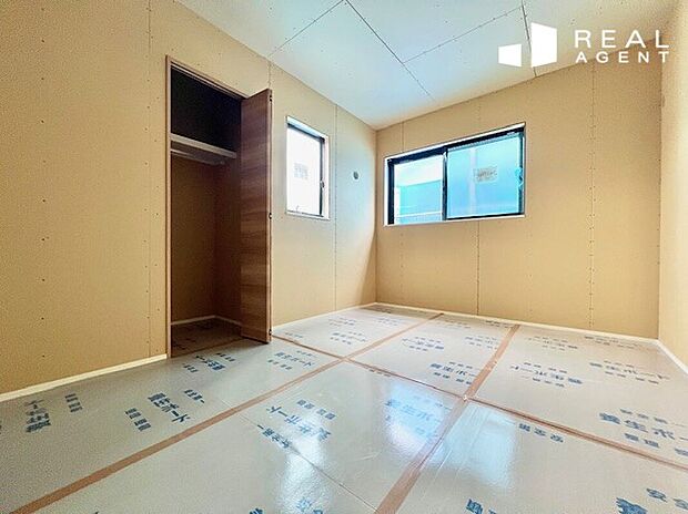 【内観】シンプルな空間こそ、真っ白なキャンパスです。お好きな家具を配置して、彩を加えて下さい。もちろん十分な収納もご用意させて頂いております。