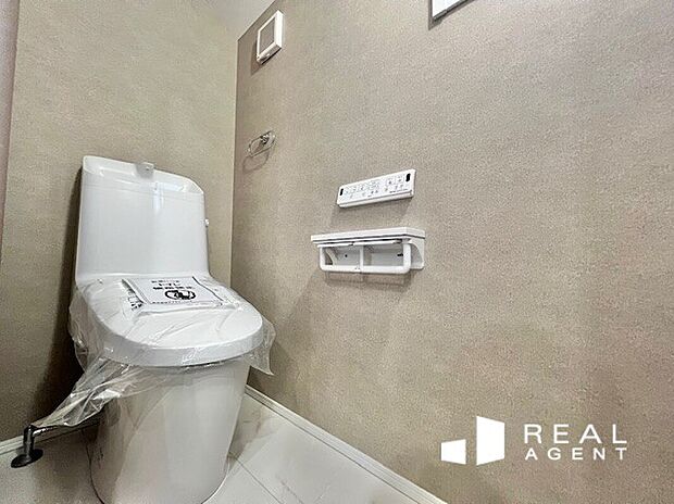 【B号棟トイレ】清潔な空間であり、落ち着ける空間。お掃除もらくらくな最新機種を採用しております。