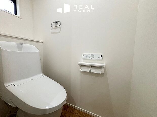 【トイレ】2か所にあるお手洗いは来客時にも落ち着いて利用可能!