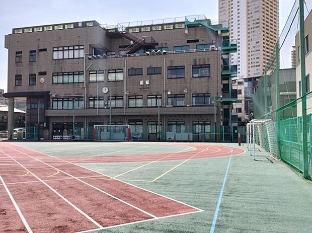 荒川区立ひぐらし小学校(約300m)