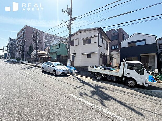 【現地・前面道路】お車でのアプローチもご案内させて頂きます。お車と徒歩のアプローチをご一緒しますので、なんなりとご質問下さい。