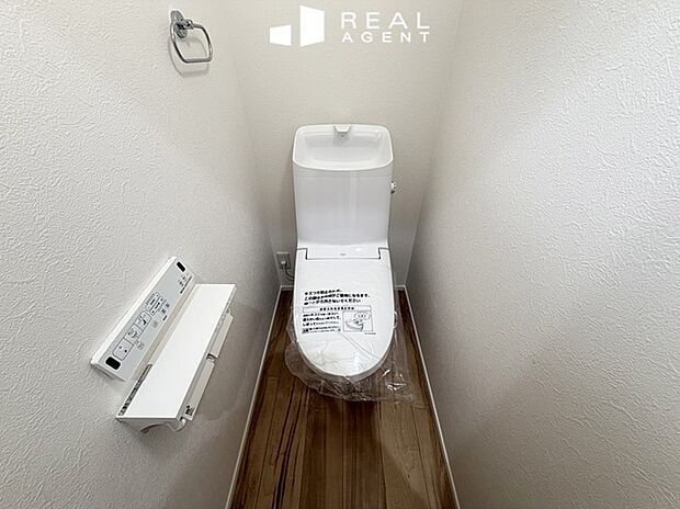 【トイレ】清潔な空間であり、落ち着ける空間。お掃除もらくらくな最新機種を採用しております。