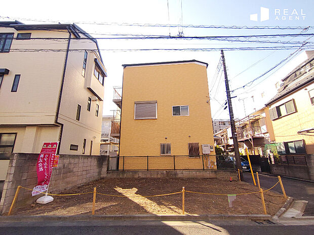 【現地撮影】角地区画で開放感のある現地。川崎駅まで徒歩圏内の好立地です!駅周辺には、飲食店やカフェが多数!帰り道の寄り道や、気分転換も気楽に楽しめます♪