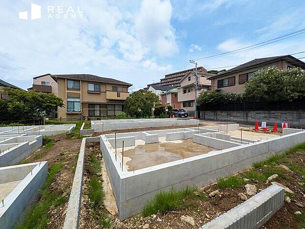【現地撮影】本郷台駅まで徒歩約12分!大船駅までのバス便もございます。住宅地のため落ち着いていて穏やかな住環境です。