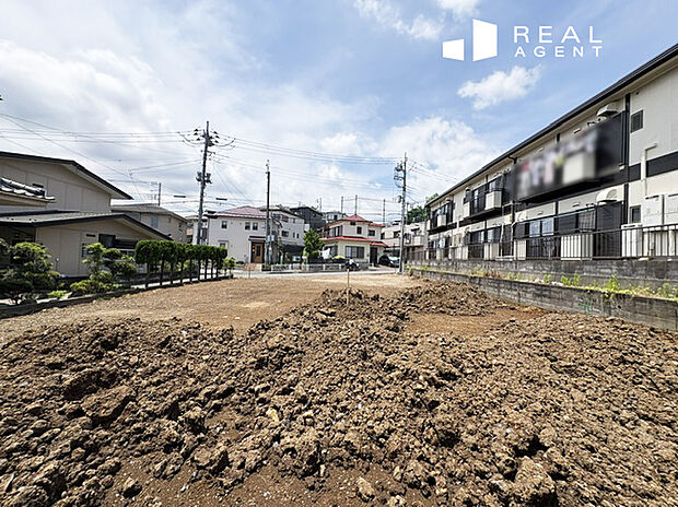 【現地撮影】散歩をしながら四季の移ろいを感じられる、穏やかな住環境。公園や保育園も充実しているためお子様も暮らしやすい周辺環境です。