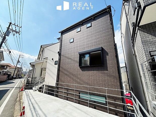 【現地外観】大船駅徒歩約15分！交通・生活利便性に優れた住環境。大船駅直結のショッピングモールもございます♪