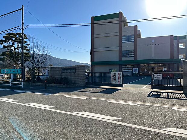 内野小学校(約1,100m)