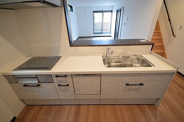 【キッチン】対面式キッチンを採用し、家族のコミュニケーションを大切にしたプランニングを施しました。