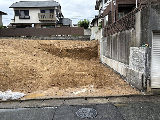【現地写真】撮影時期:2026年6月中旬建物完成予定:2026年11月中旬接道状況:南5.0m公道