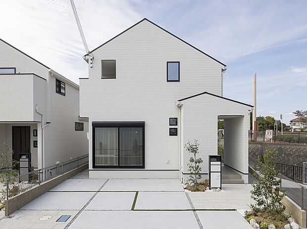 【【外観/6号地モデルハウス】】全居室南向きの明るい住まいです。LDKは広々約18帖!3面採光を確保しており、たっぷりと陽光が注ぎます。洗面所と脱衣所が別になっており、家族で使いやすい水回りに◎