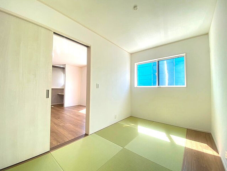 【14号棟：和室】床の間付きの明るく風通しの良い和室です。独立しているので客間として使うことも出来ます。