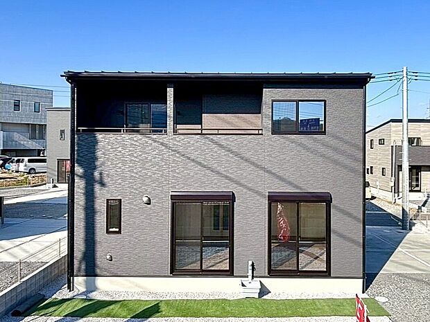 【6号棟　外観】のシャープで都会的な外観となっております。（2025年11月16日撮影）