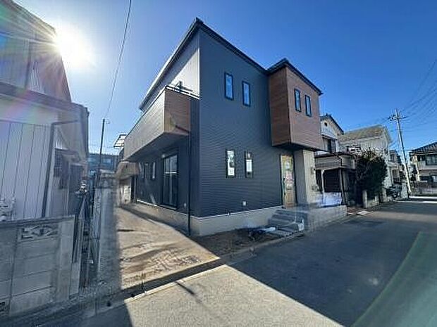 外観写真 張り分けが印象的な建物です。