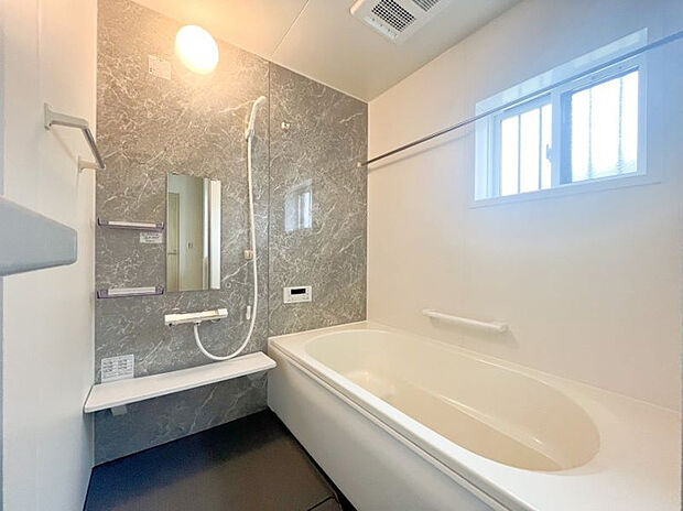 【【A号棟：浴室】 】浴室暖房換気乾燥機による換気と水はけの良い床でカビの発生を抑制出来て、毎日気持ち良く入浴出来る浴室です。暖房機能で冬場のヒートショック対策もばっちりです。