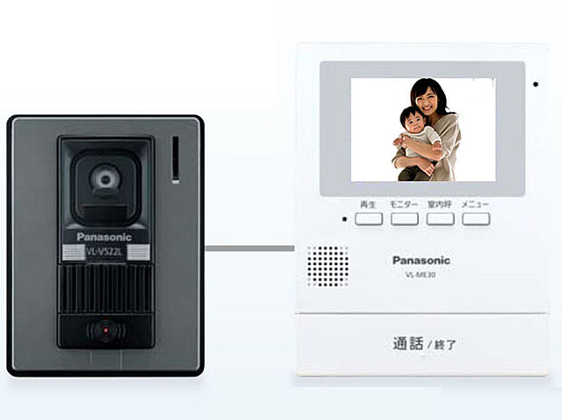 【 テレビドアホン(Panasonic)】室内のモニターで来訪者を確認し応答可能。録画機能(静止画)つきなので、留守中の来訪者も後から確認できます。夜に便利なLEDライトも搭載。