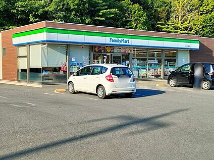 ファミリーマート中久喜店 ～330m(徒歩5分)
