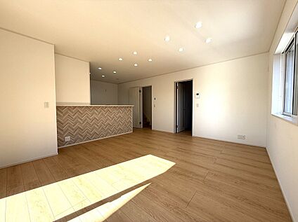 【9号棟：リビング】