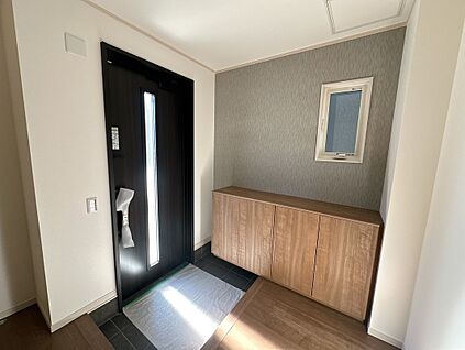 【2号棟:玄関収納】