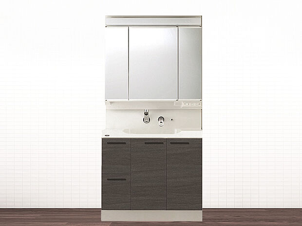 【【設備画像：エポック（トクラス）】】ボウルとの一体型成形で継ぎ目のないハイバックガードと壁出し水栓は、汚れがたまりにくく、毎日のお手入れが簡単です。濡れたままのコップを収納できる棚や可動式トレーなど、使いやすい収納も充実。
