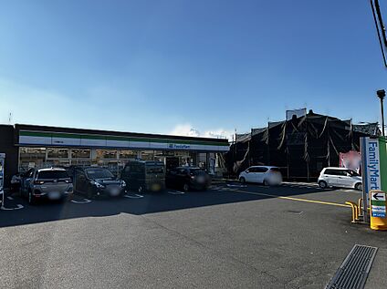 ファミリーマート入間藤沢店 370ｍ(徒歩５分)