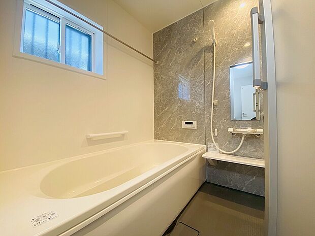 【浴室】エコロジーな性能とお手入れのしやすさを実感。洗練された美しさと使いやすさを追求したシステムバスルームです。※施工例写真