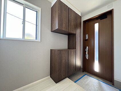 【1号棟　玄関】