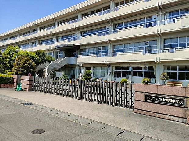 城南中学校(約1,500m)