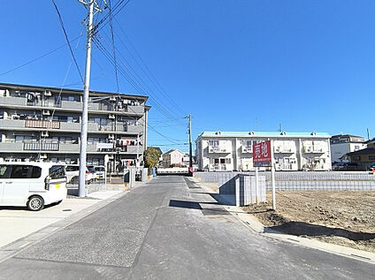 【前面道路(北西側)】